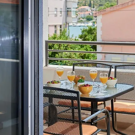 Antica * Τρογκίρ