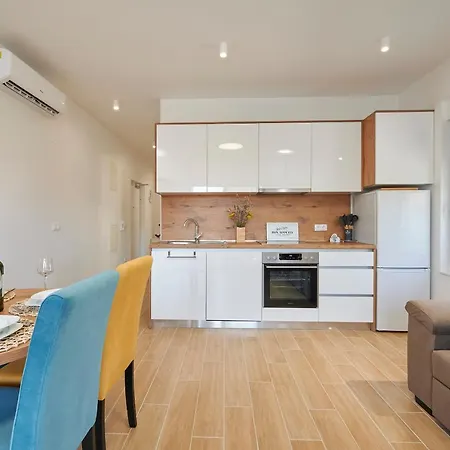 Antica Διαμέρισμα Τρογκίρ